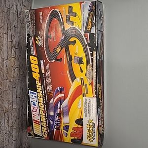 Nascar Championship 400 HO Scale Electric Slot Car Racing Set #9475